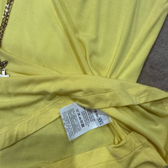 Who’s Who Size XXL (disclaimer runs small) - Picture 4 of 4